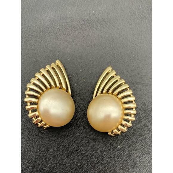 Vintage 50s 60s Sarah Coventry MCM Faux Pearl Gold Tone Clip Earrings - Picture 1 of 5